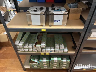 5 st hyllor med elmaterial (fasskenor, dvärgbrytare, plintar etc.)