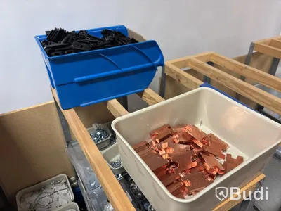 4 st Plåthyllor med innehåll