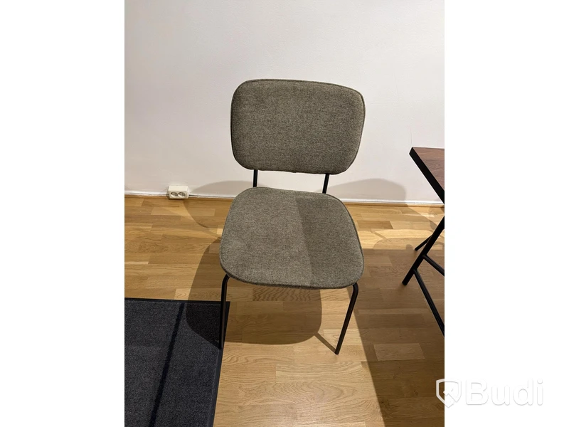 Bord  mörkt trä och 6 st stolar klädsel textil