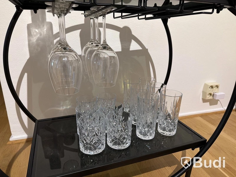 Serveringsvagn, svart metall och glas