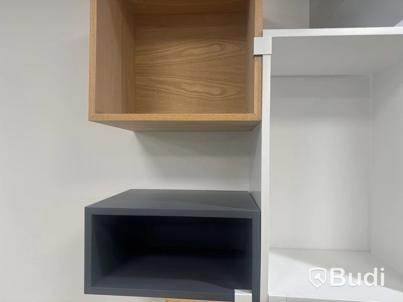 Bokhylla Muuto med fästen, 3 boxar