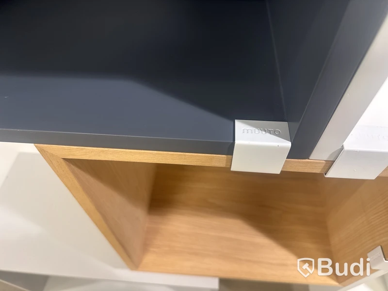 Bokhylla Muuto med fästen, 3 boxar