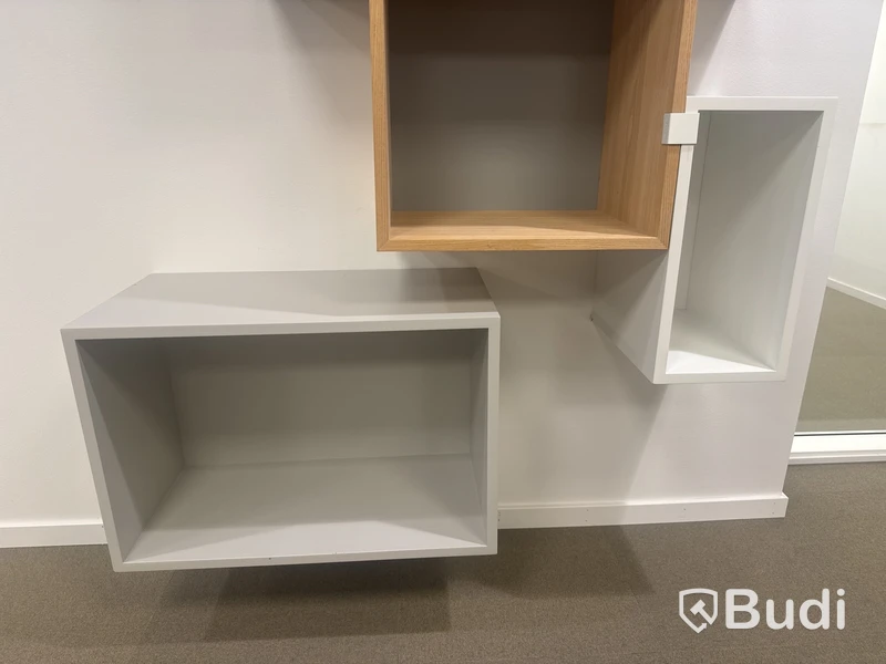 Bokhylla Muuto med fästen, 3 boxar