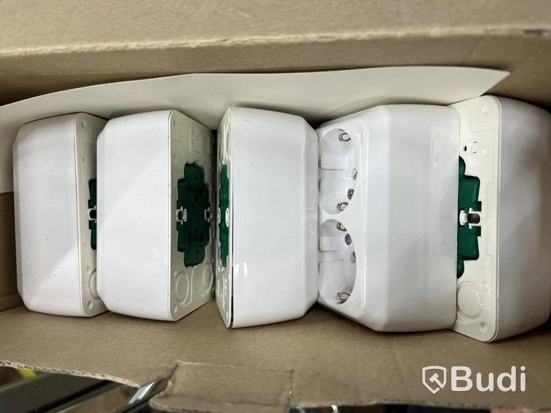 (NEW) SURFACE-MOUNTED DOUBLE SOCKET OUTLET SCHNEIDER ELECTRIC EXXACT WDE002972, GROUNDED, 5 PCS