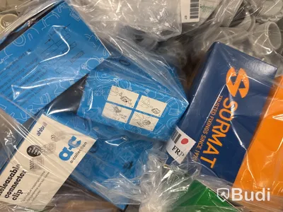 Pall med diverse produkter för hantverkaren eller hemmafixaren