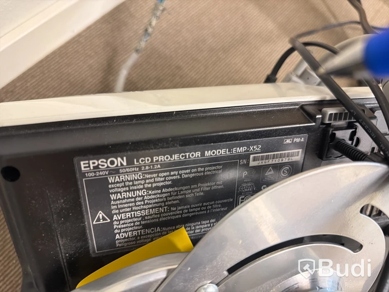 Projektor Epson inkl. nedmonterad projektorduk