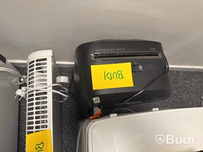 Diverse ventilationsprodukter, lamineringsmaskin, tangentbord och skrivare