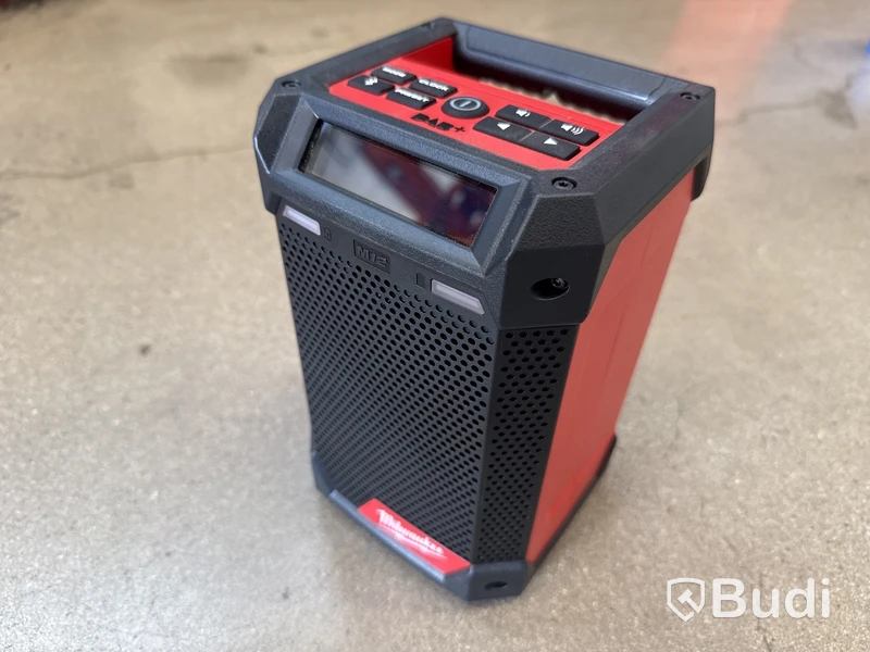 Radio Milwaukee M12 med laddare DAB+