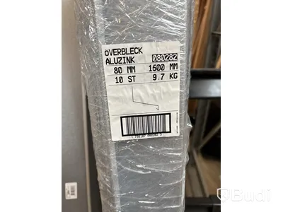 Parti med aluminium plåtar, olika storlekar