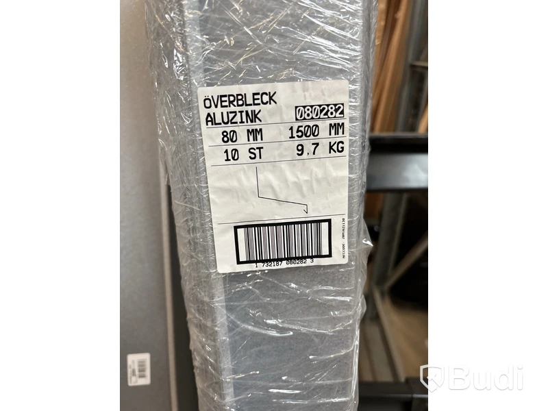 Parti med aluminium plåtar, olika storlekar