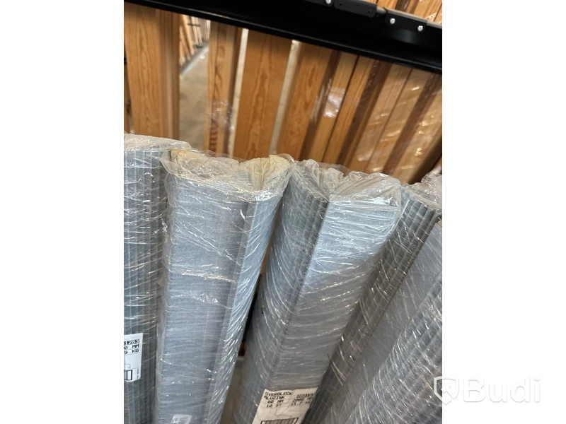 Parti med aluminium plåtar, olika storlekar