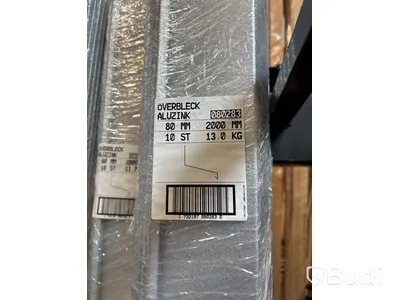 Parti med aluminium plåtar, olika storlekar