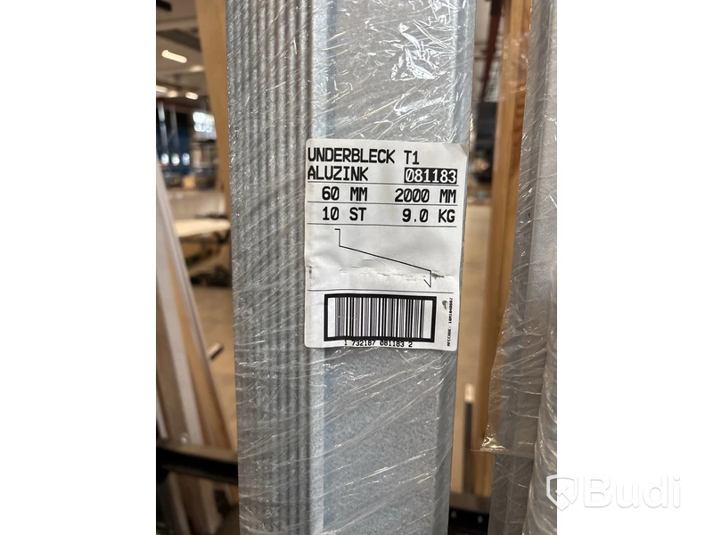 Parti med aluminium plåtar, olika storlekar