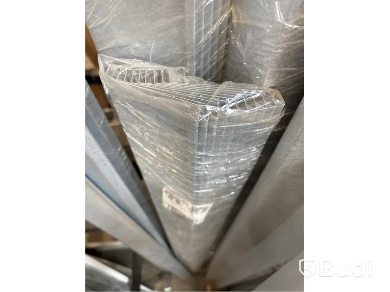 Parti med aluminium plåtar, olika storlekar