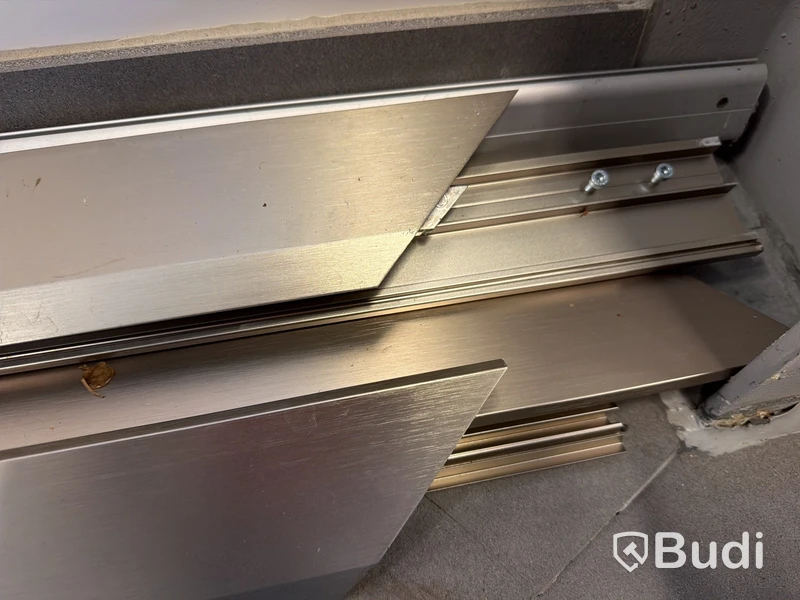 Glasgolv ca 22 m² – aluminiumprofiler