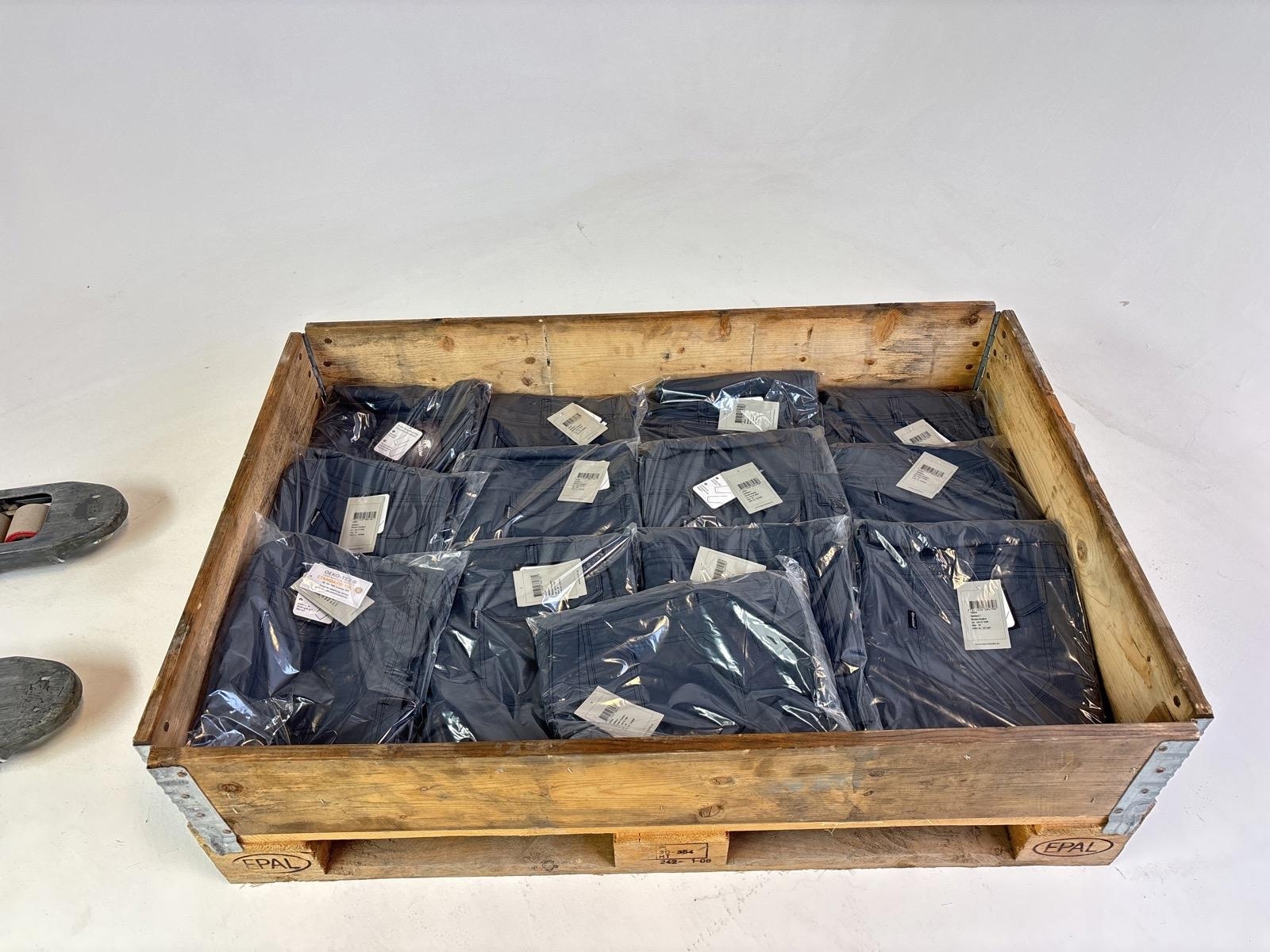 Parti med Dambyxor Björnkläder, teknikbyxa, olika storlekar