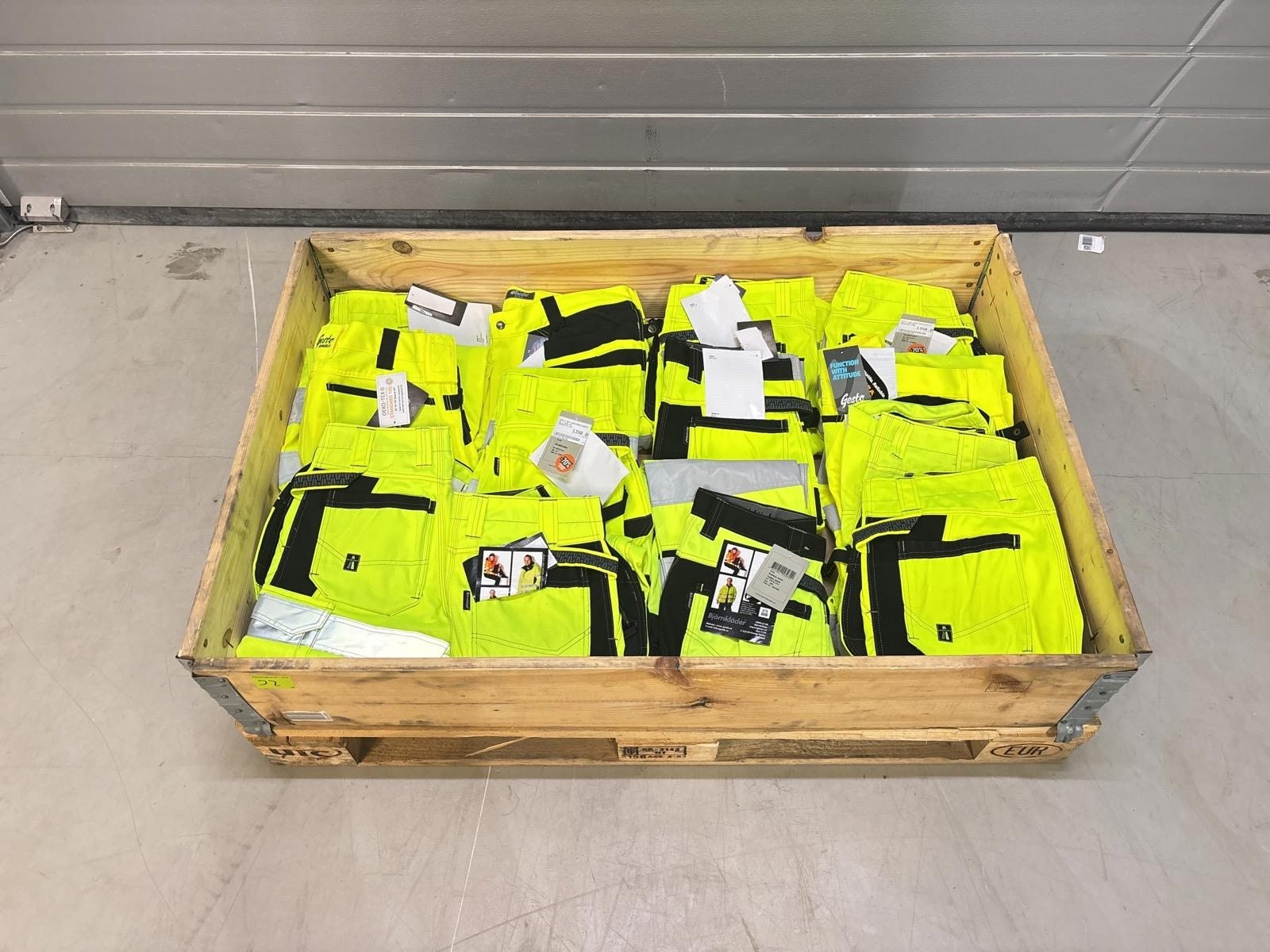 Parti med Hantverkarshort/piratbyxor - olika storlekar