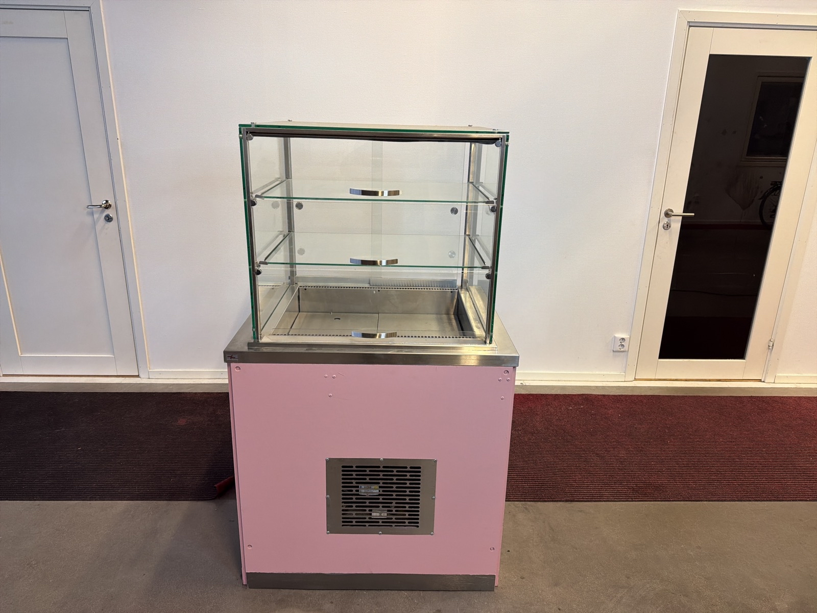 Kyldisplay Nova Meta, glasfront, rosa bas