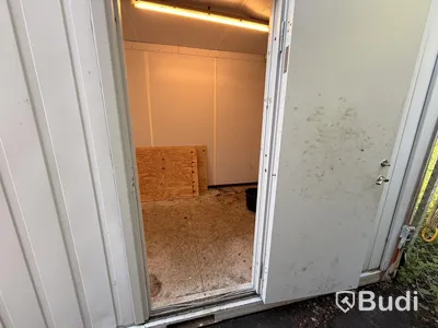 20-foot office/workshop container | Repair project