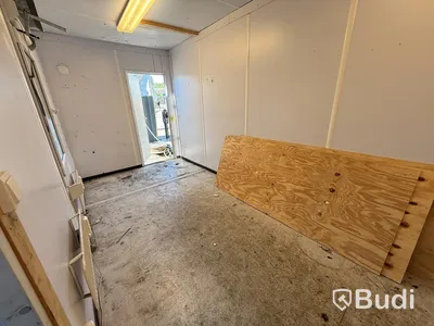 20-foot office/workshop container | Repair project