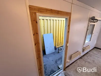 20-foot office/workshop container | Repair project