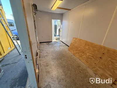 20-foot office/workshop container | Repair project