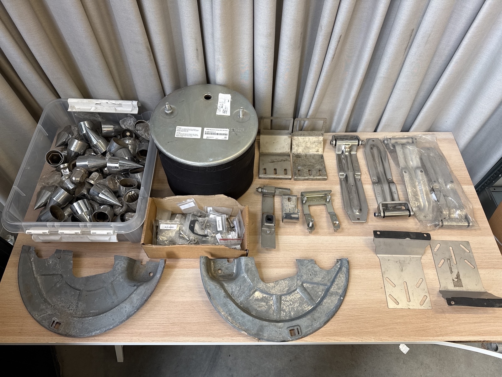 Lastbilstillbehör/delar