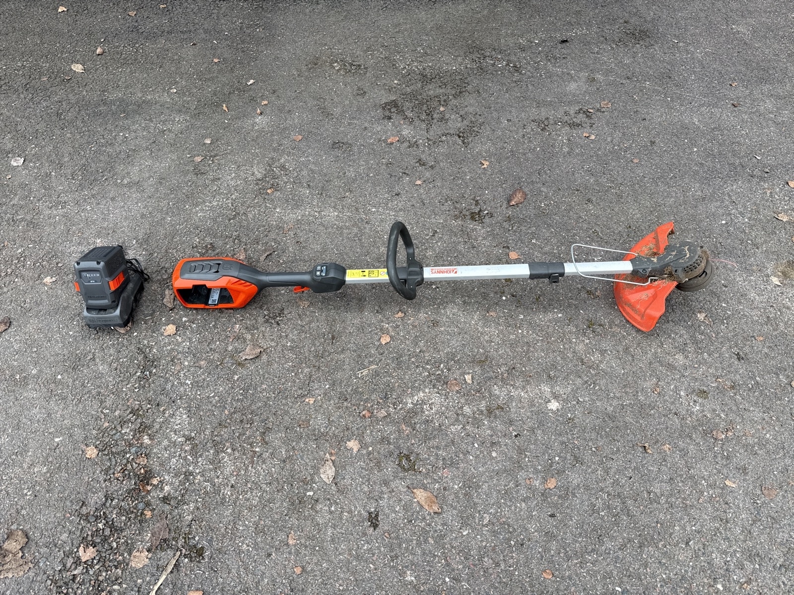 Batteridriven grästrimmer Husqvarna 215iL 36V