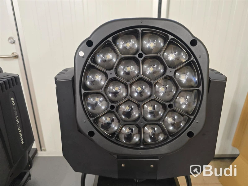 2 st. Moving Heads | LITELEES Big Eye L10 (en delvis defekt).