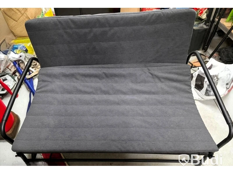 Bäddsoffa och kontorsmöbler