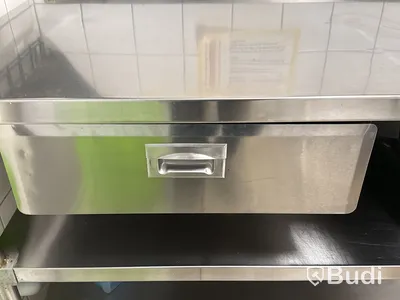 Rostfri vagn med låda