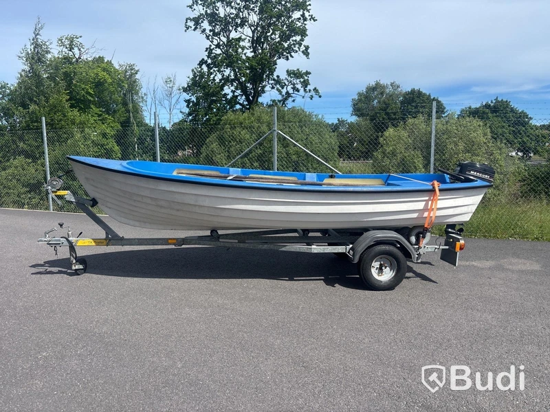 Motorbåt 4.65m med Mercury 4hk och båtkärra