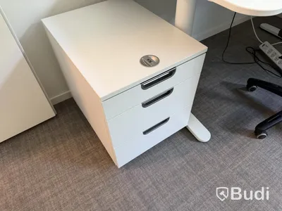 Office workstation, electrically height-adjustable desk, office chair, monitor, drawer unit, sound-absorbing desk screen, wastepaper bin, oil-filled radiator