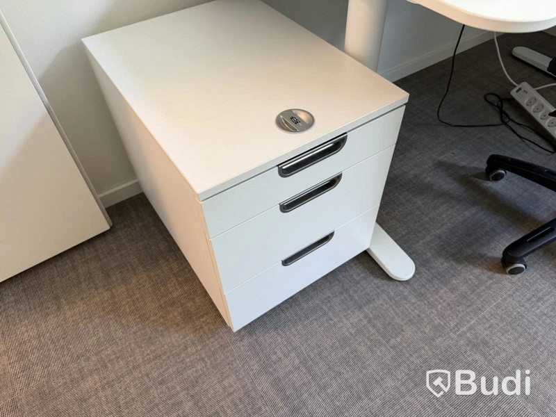 Office workstation, electrically height-adjustable desk, office chair, monitor, drawer unit, sound-absorbing desk screen, wastepaper bin, oil-filled radiator
