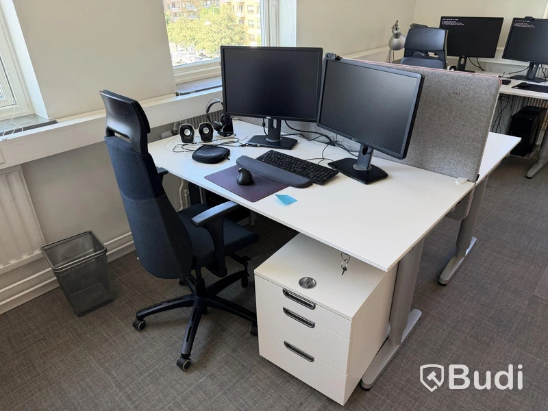 3 electric height-adjustable desks, 2 drawer units, monitors and accessories