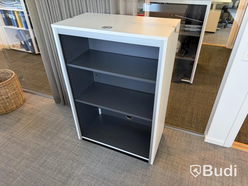 3 electric height-adjustable desks, 2 drawer units, monitors and accessories