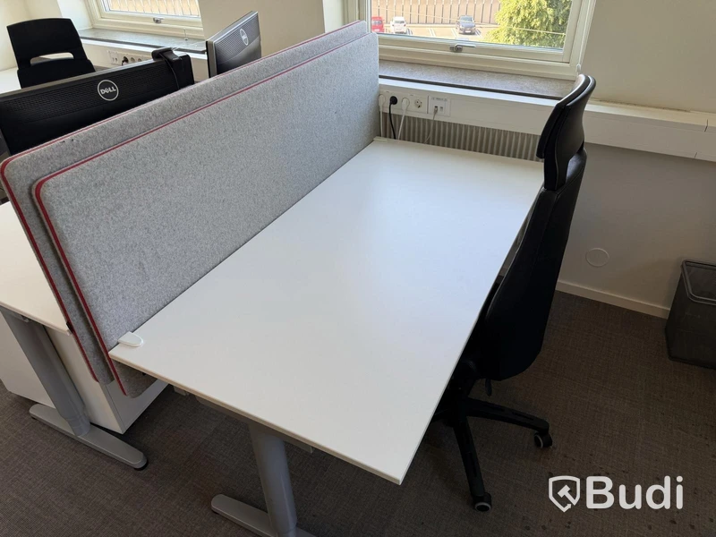 3 electric height-adjustable desks, 2 drawer units, monitors and accessories