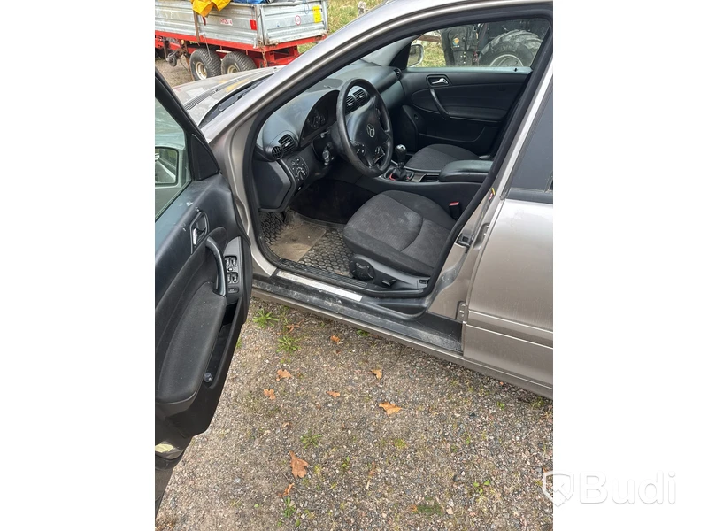 MERCEDES-BENZ C 180 KOMP -05 (27000km) Renoveringsobjekt