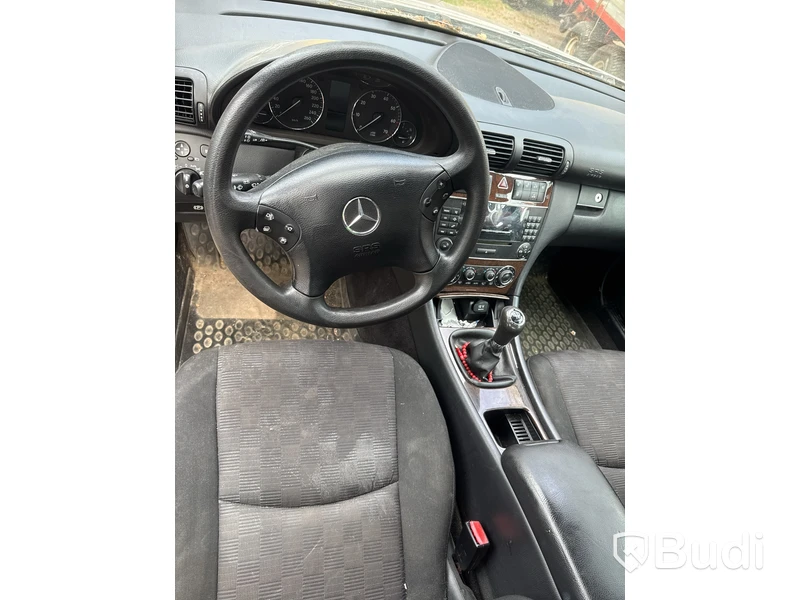 MERCEDES-BENZ C 180 KOMP -05 (27000km) Renoveringsobjekt