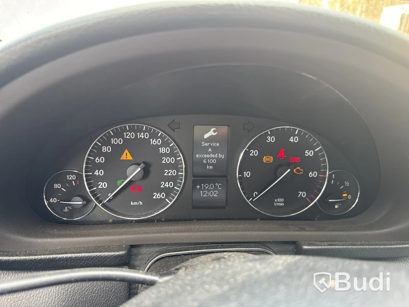 MERCEDES-BENZ C 180 KOMP -05 (27000km) Renoveringsobjekt