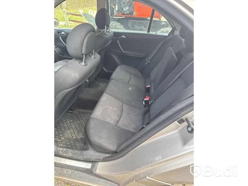 MERCEDES-BENZ C 180 KOMP -05 (27000km) Renoveringsobjekt