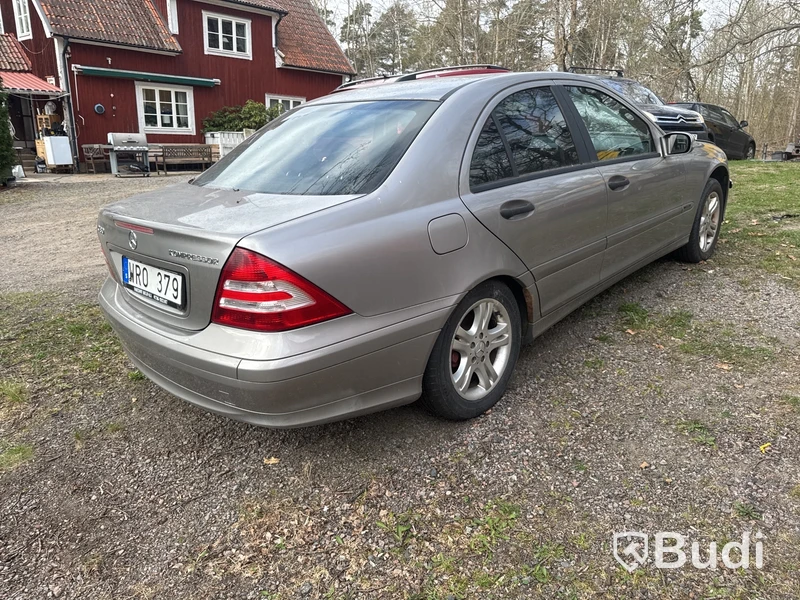 MERCEDES-BENZ C 180 KOMP -05 (27000km) Renoveringsobjekt