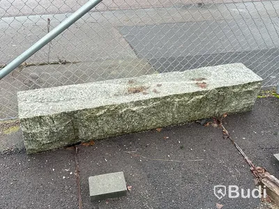 Stort parti marksten, skiffer, gatsten, gravstensmaterial etc.