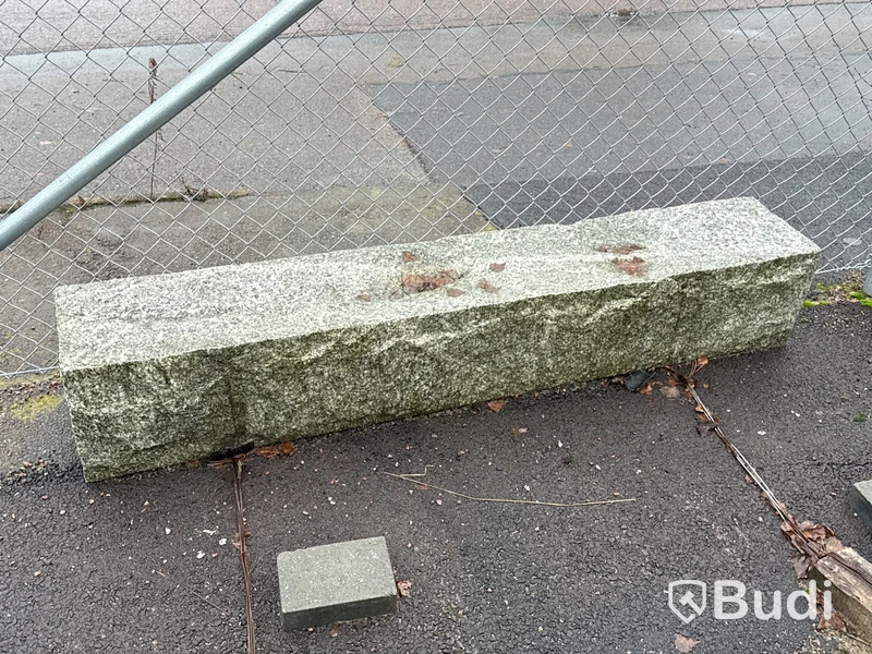 Stort parti marksten, skiffer, gatsten, gravstensmaterial etc.
