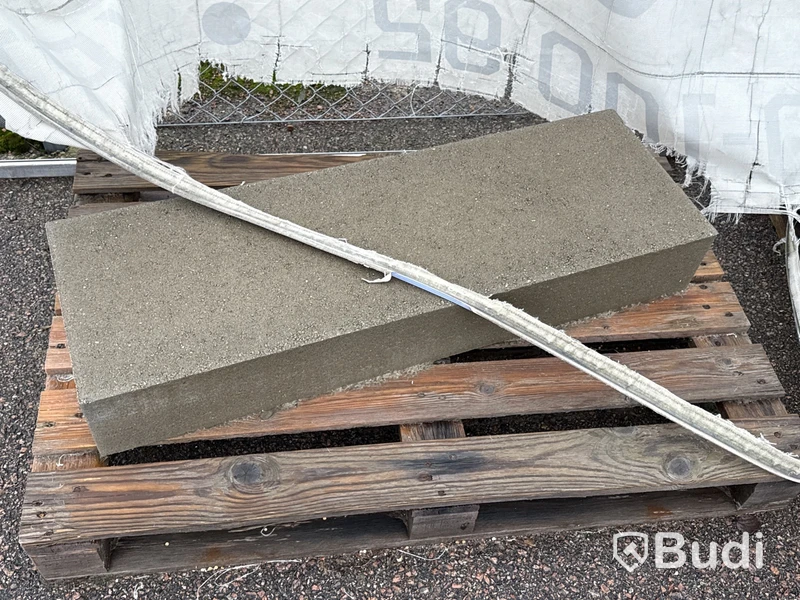 Stort parti marksten, skiffer, gatsten, gravstensmaterial etc.