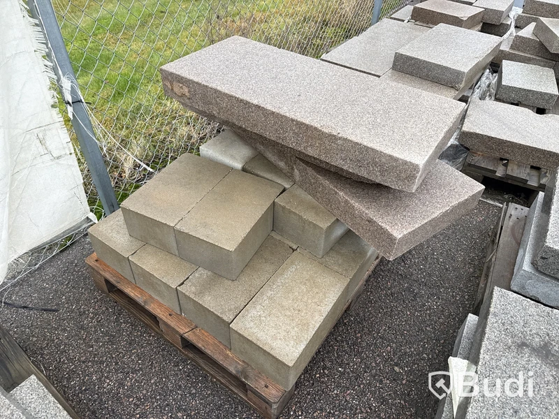 Stort parti marksten, skiffer, gatsten, gravstensmaterial etc.
