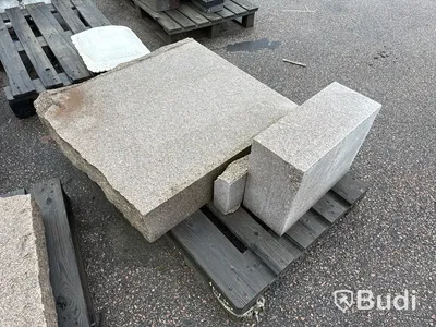 Stort parti marksten, skiffer, gatsten, gravstensmaterial etc.