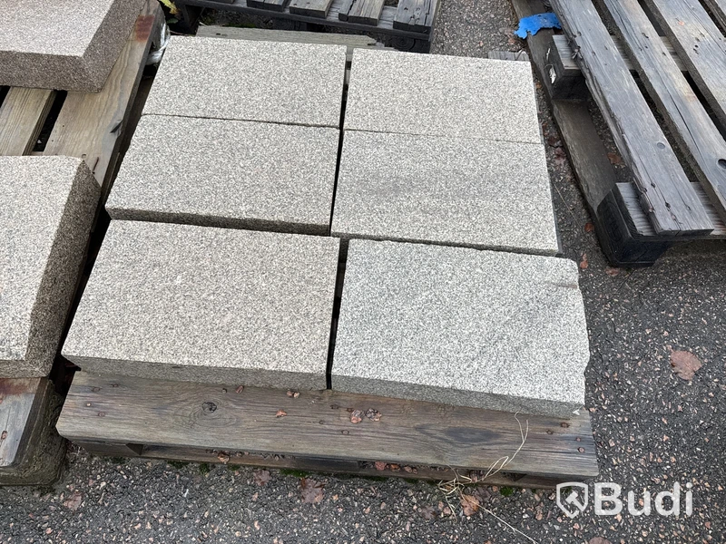 Stort parti marksten, skiffer, gatsten, gravstensmaterial etc.