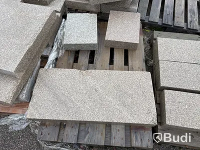 Stort parti marksten, skiffer, gatsten, gravstensmaterial etc.