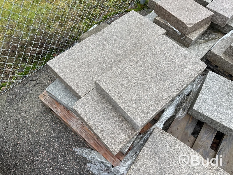 Stort parti marksten, skiffer, gatsten, gravstensmaterial etc.